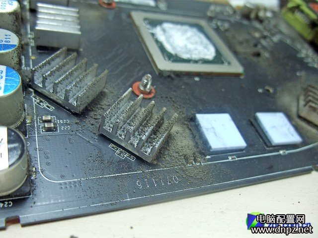 超详细电脑清理灰尘教程，教你自己清理电脑主机灰尘