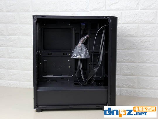 电脑组装教程:i7-8700k+1070ti吃鸡主机装机实录