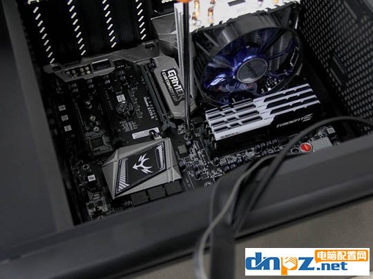电脑组装教程:i7-8700k+1070ti吃鸡主机装机实录