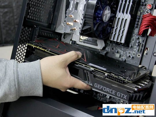 电脑组装教程:i7-8700k+1070ti吃鸡主机装机实录