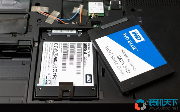 2.5 英寸的SATA SSD