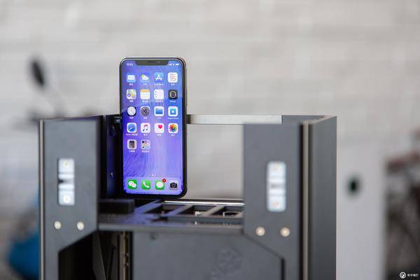 18核i9-7980XE搭配GTX1070Ti迷你itx小机箱装机教程实录