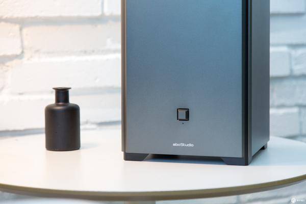 18核i9-7980XE搭配GTX1070Ti迷你itx小机箱装机教程实录