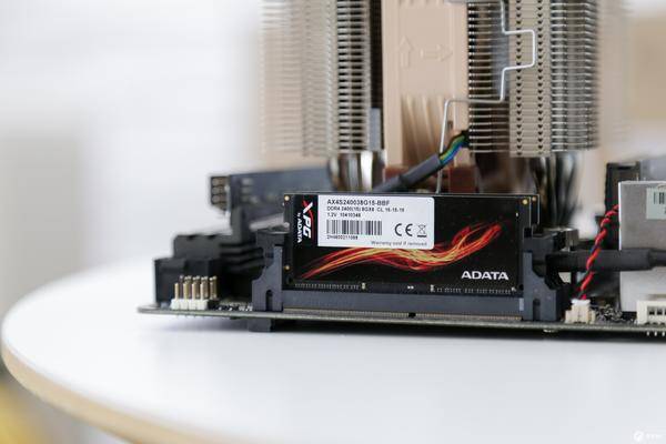 18核i9-7980XE搭配GTX1070Ti迷你itx小机箱装机教程实录