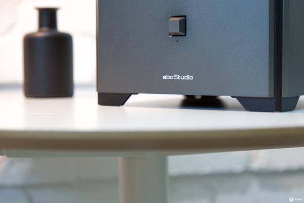 18核i9-7980XE搭配GTX1070Ti迷你itx小机箱装机教程实录