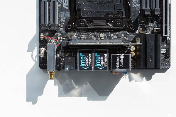 18核i9-7980XE搭配GTX1070Ti迷你itx小机箱装机教程实录