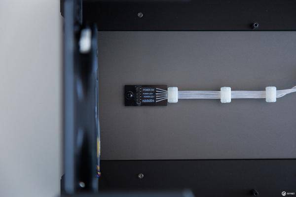 18核i9-7980XE搭配GTX1070Ti迷你itx小机箱装机教程实录