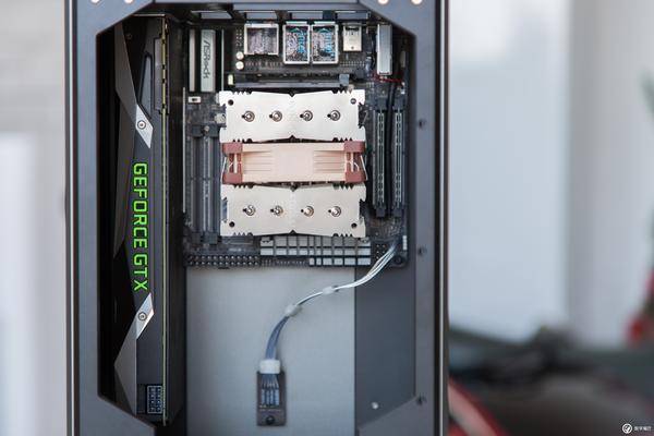 18核i9-7980XE搭配GTX1070Ti迷你itx小机箱装机教程实录