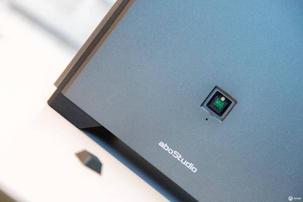 18核i9-7980XE搭配GTX1070Ti迷你itx小机箱装机教程实录